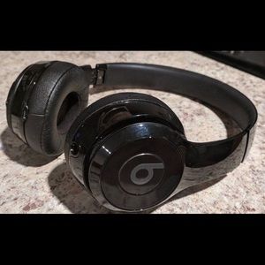 Headphones ( wireless Bluetooth)